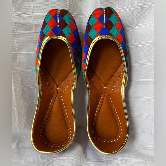 Traditional Handcrafted Colorful Women's Jutti Shoes Leather - Picture 3 of 14